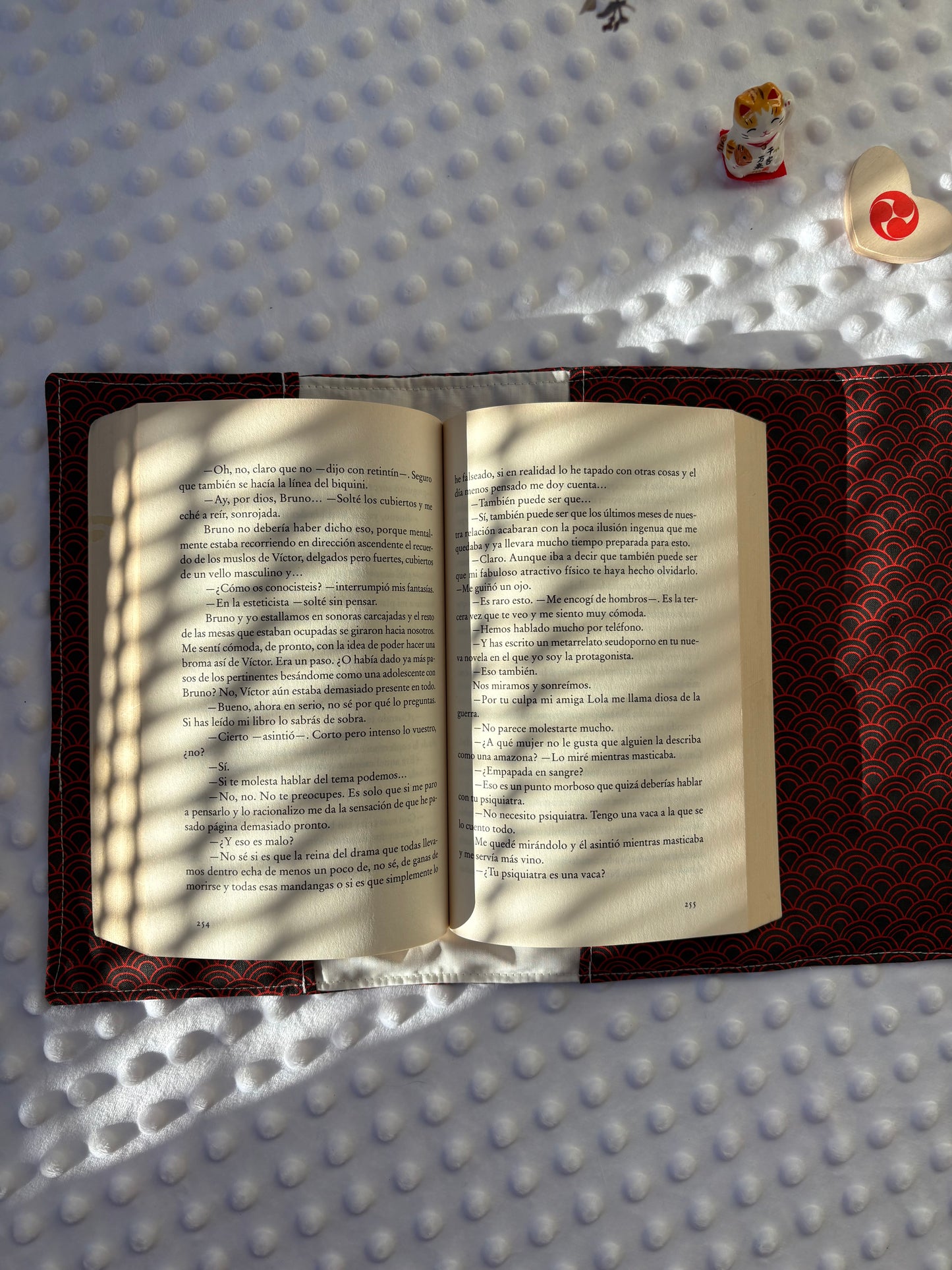 Funda para libros negro y rojo