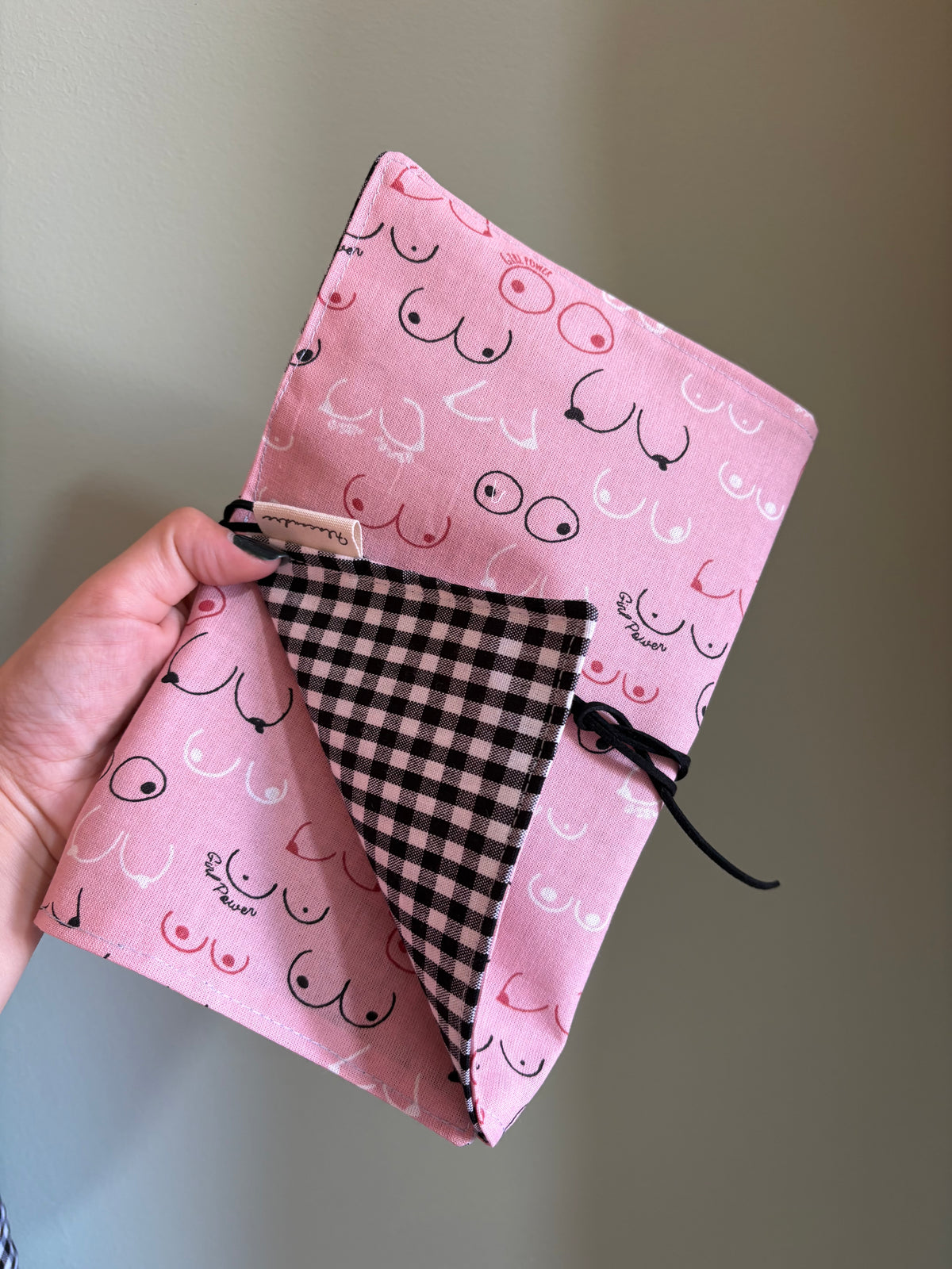 Funda para libros tetas - girl power - Hecho a mano en Barcelona