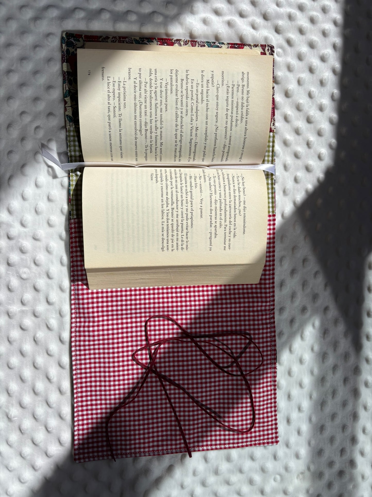 Funda de libro rosas