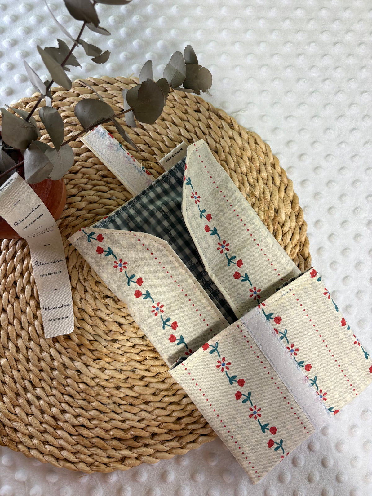 Funda bocadillo flores rojas
