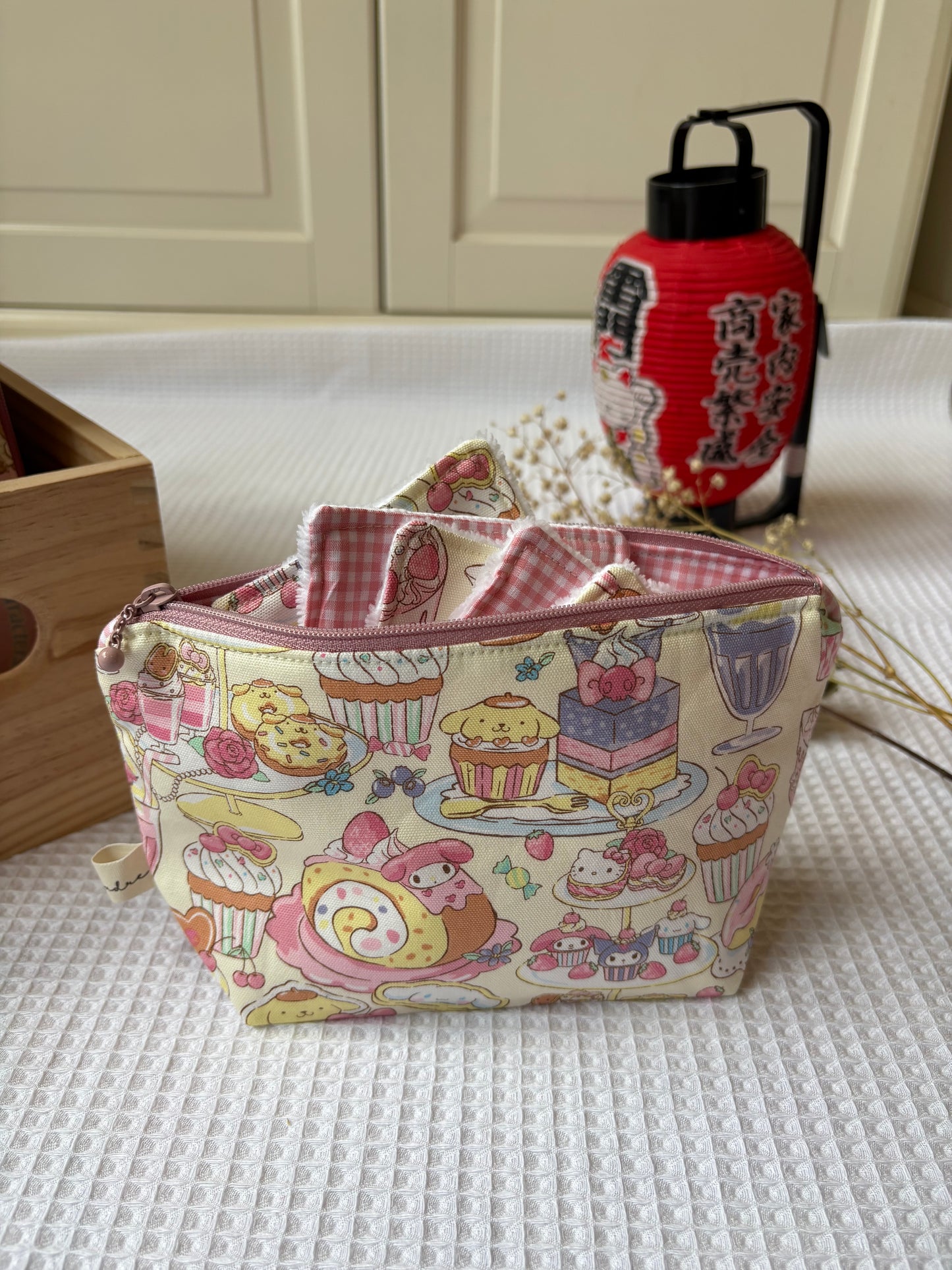 Neceser Sanrio Characters y sus 5 algodones