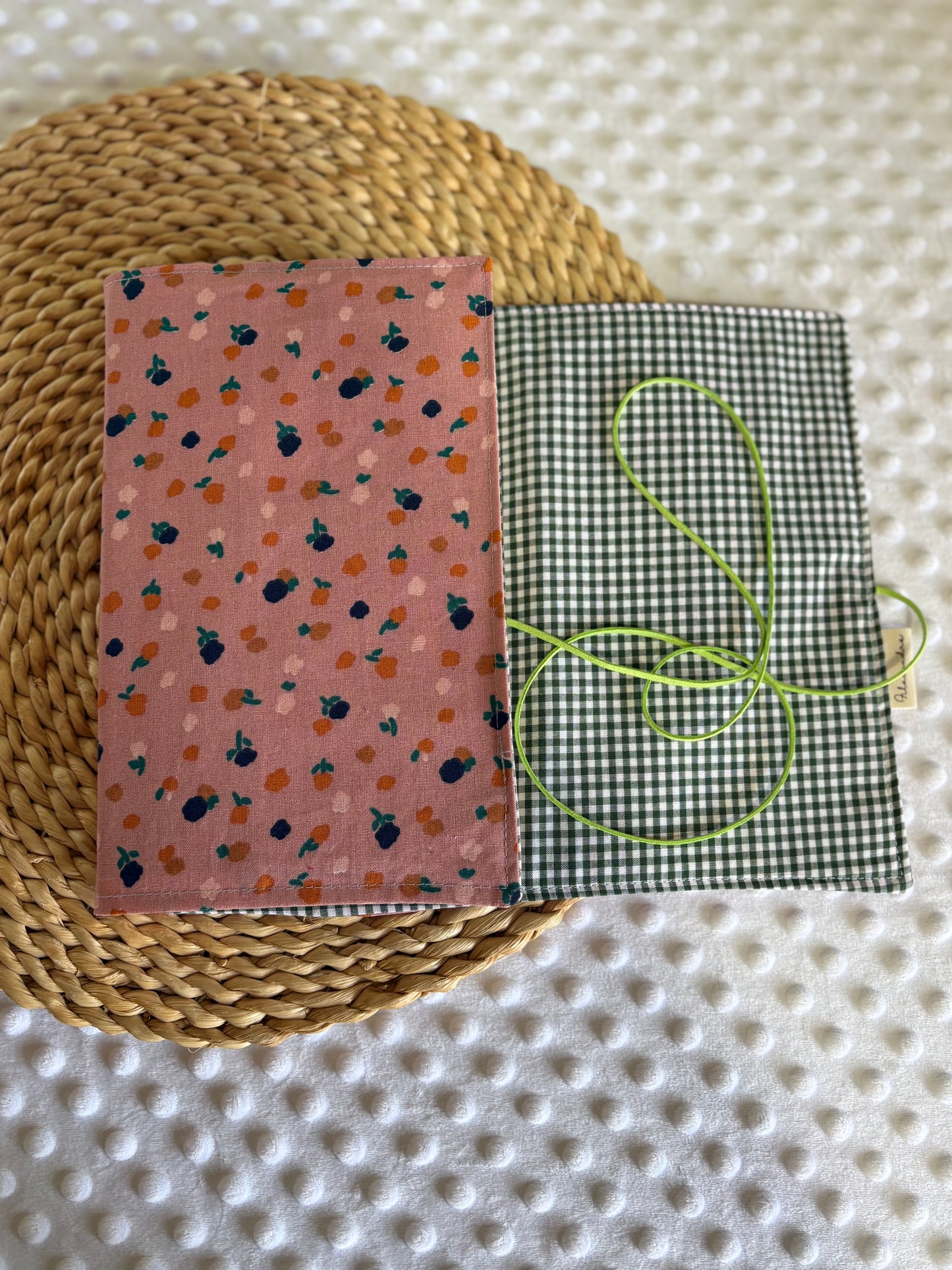Funda para libros flores primavera  - Hecho a mano en Barcelona