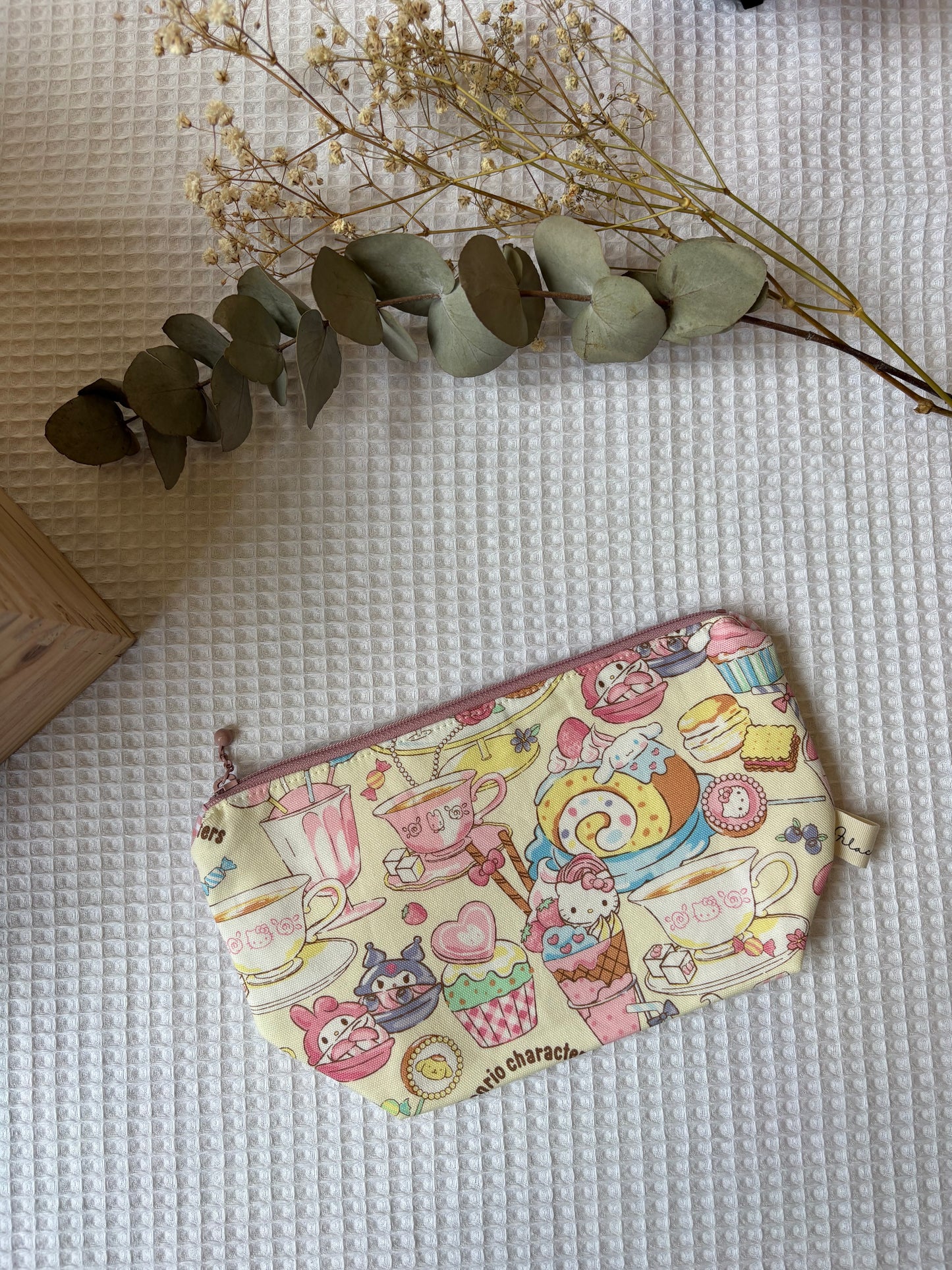 Neceser Sanrio Characters y sus 5 algodones