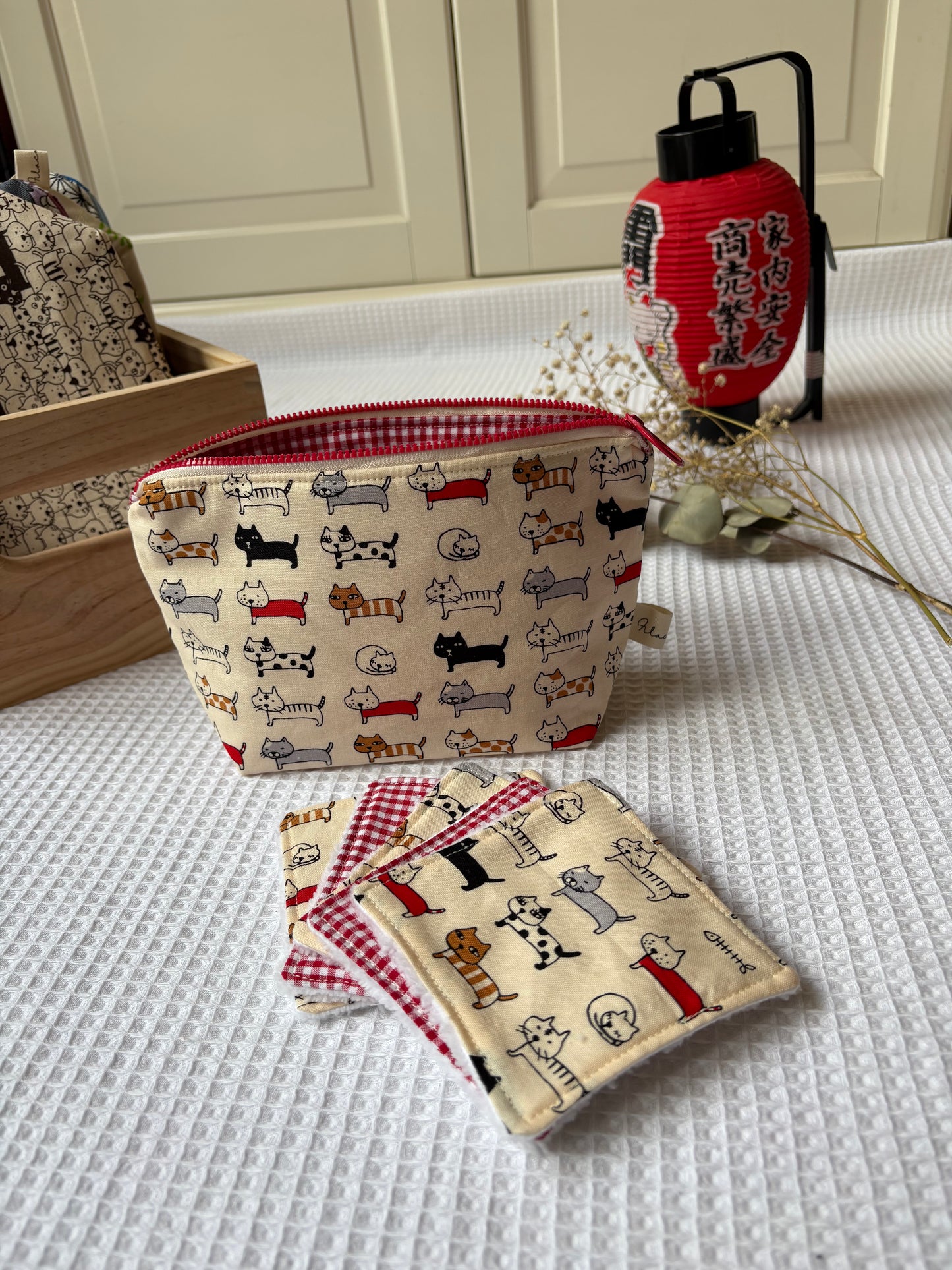 Neceser Gatos blancos y sus 5 algodones