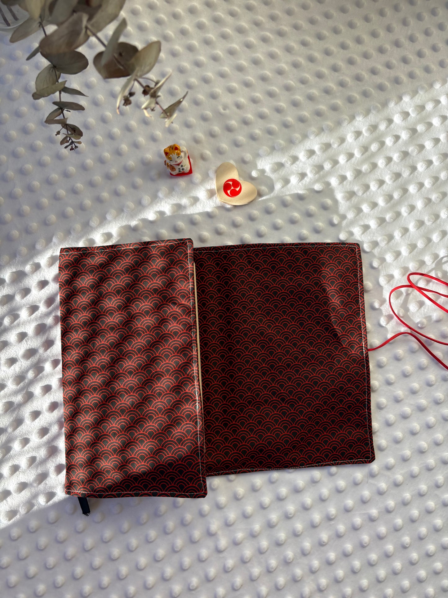 Funda para libros negro y rojo