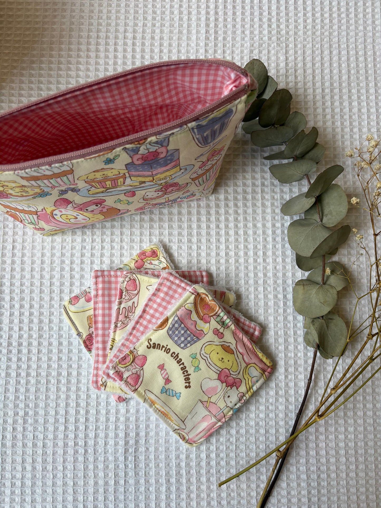 Neceser Sanrio Characters y sus 5 algodones