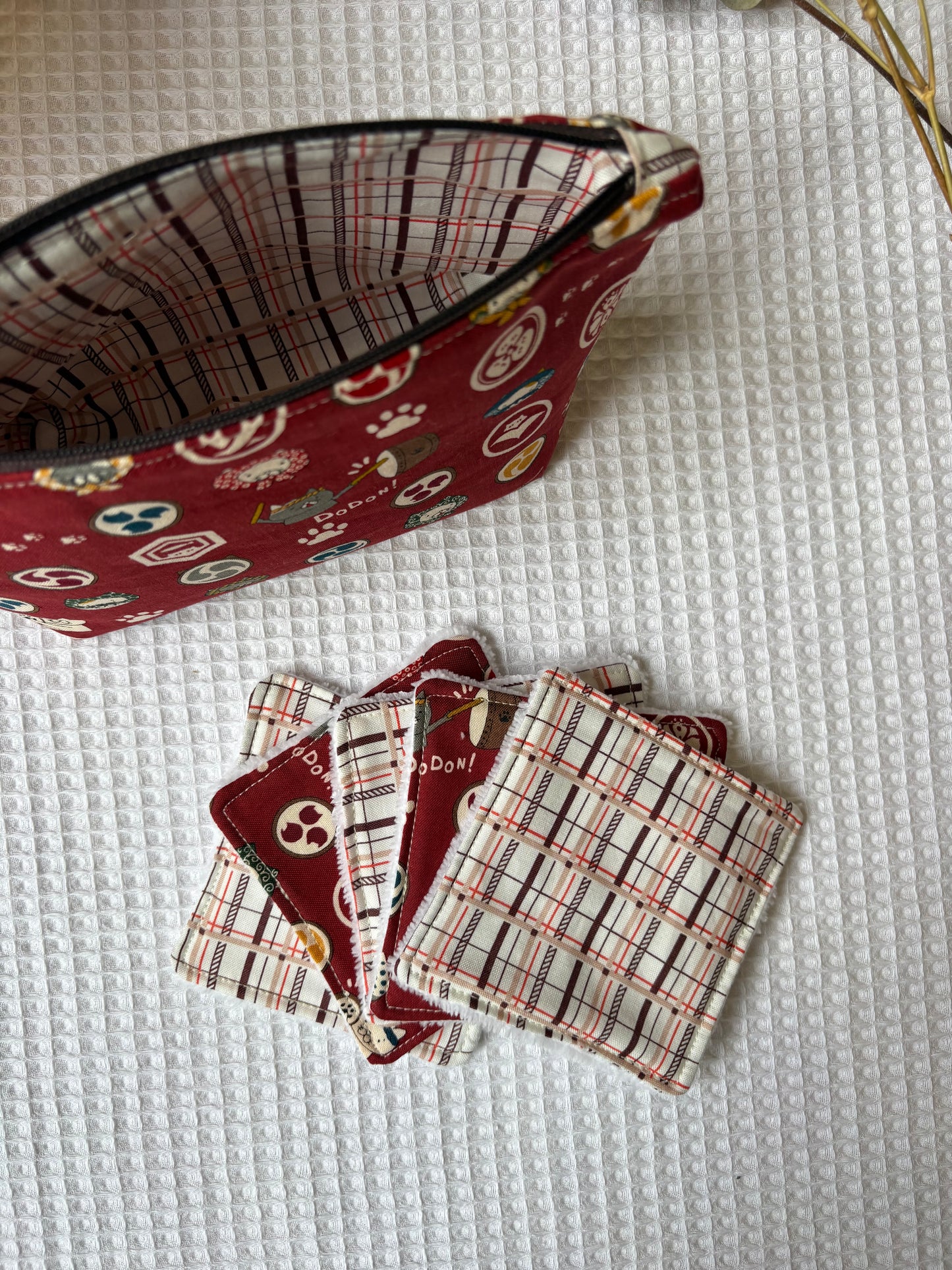 Neceser Festival Cat red y sus 5 algodones