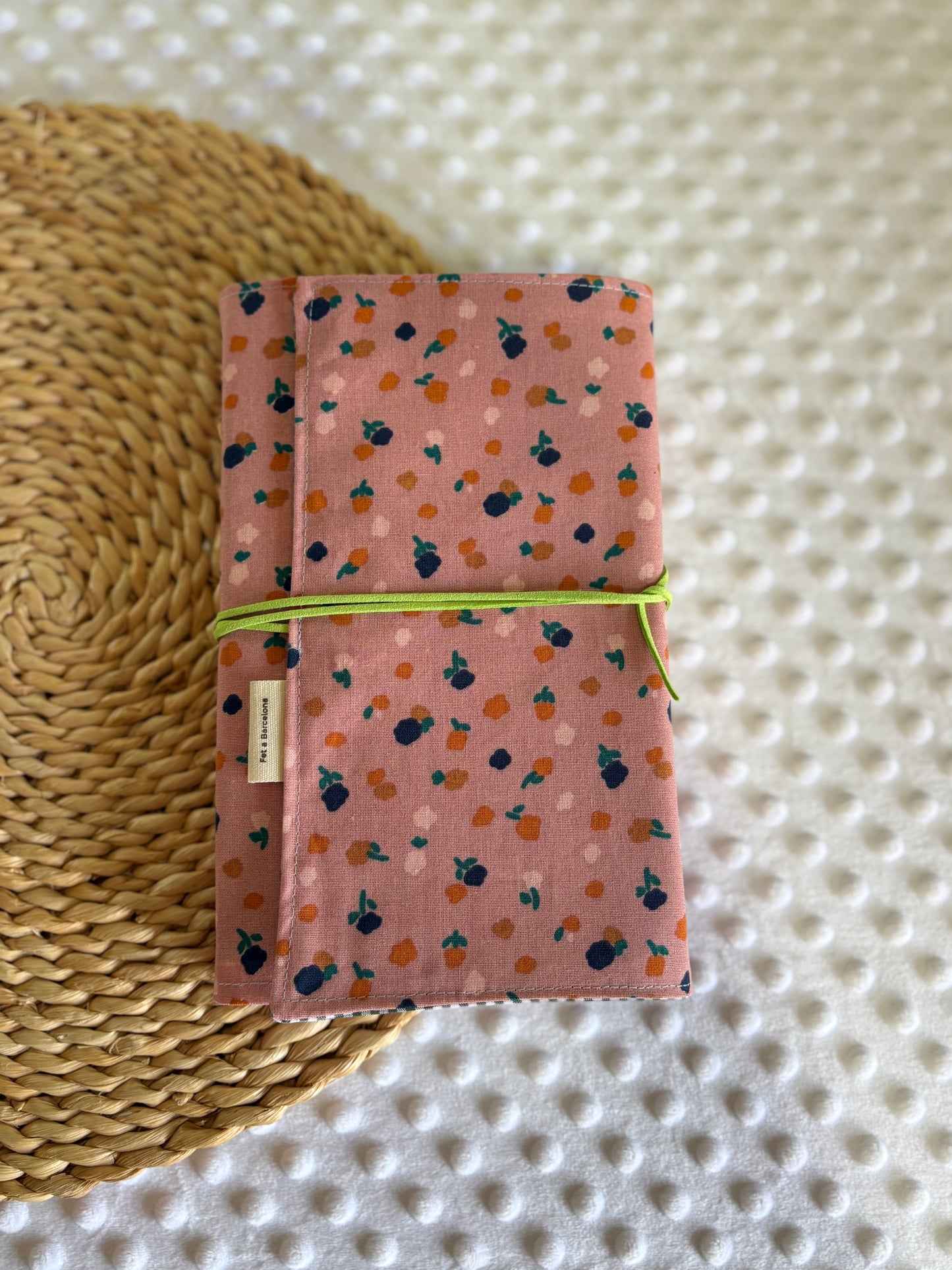 Funda para libros flores primavera  - Hecho a mano en Barcelona