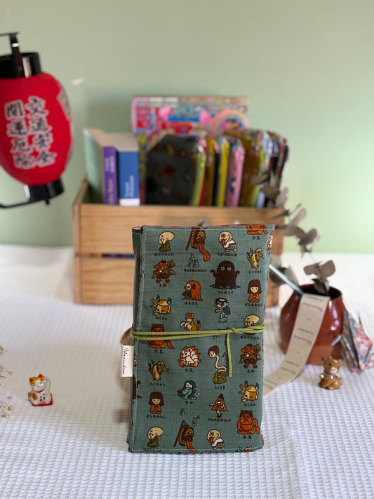 Funda de libro Yokai Guide con Tela Japonesa – Hecha a mano en Barcelona