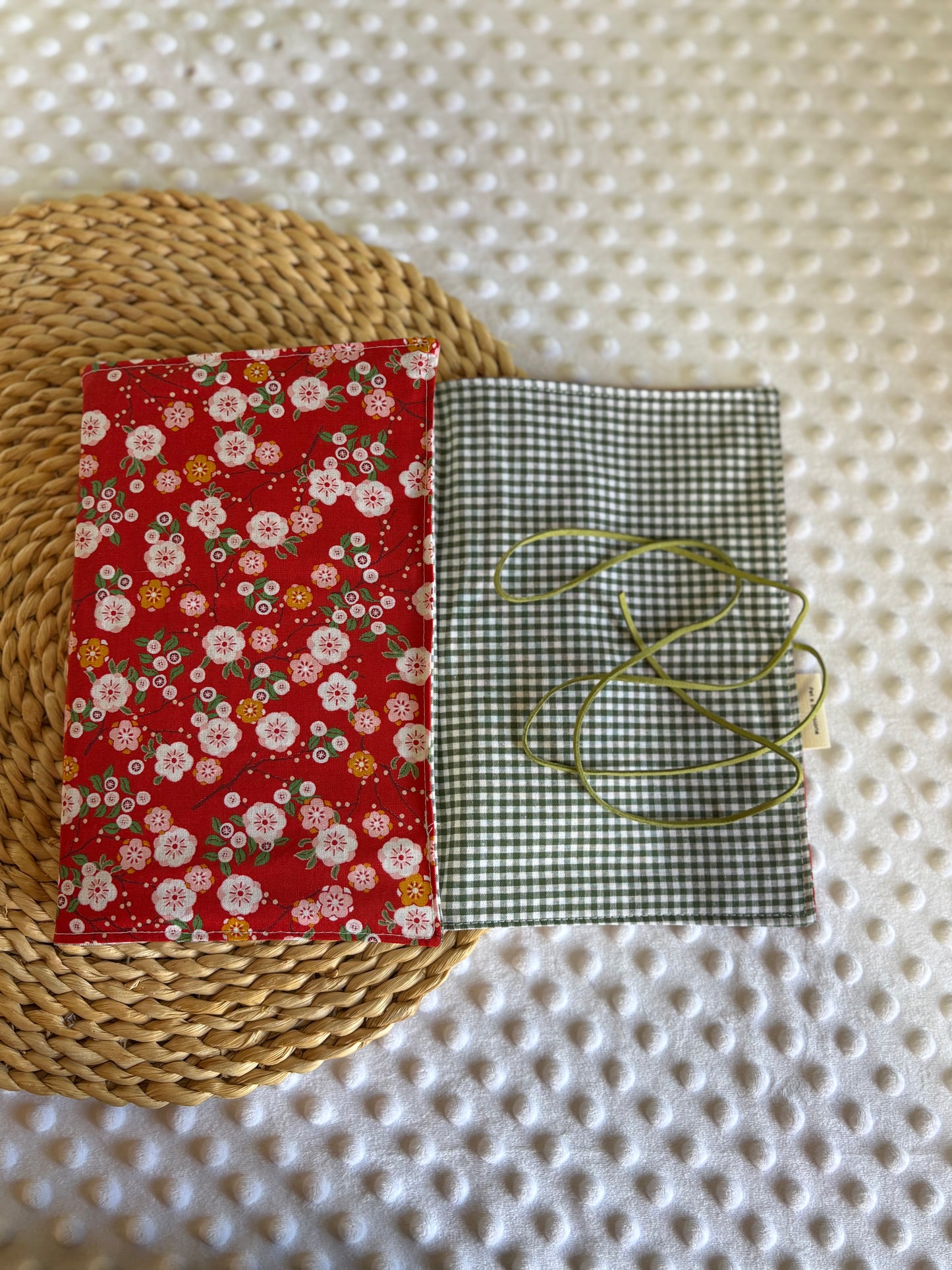Funda para libros primavera  - Hecho a mano en Barcelona
