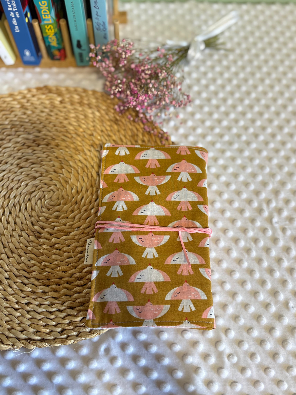 Funda de libros golondrina rosa  - Hecho a mano en Barcelona