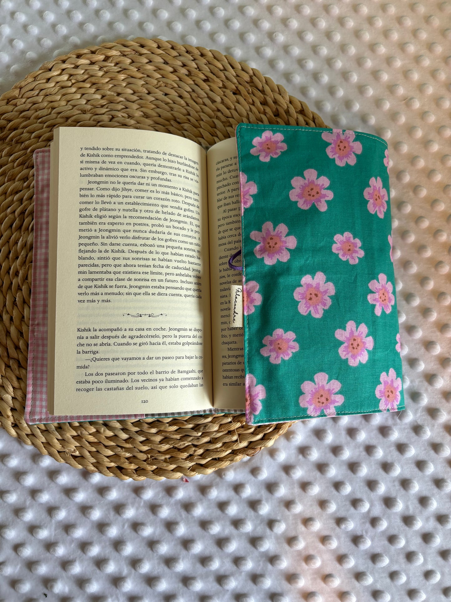 Funda para libros margaritas  - Hecho a mano en Barcelona