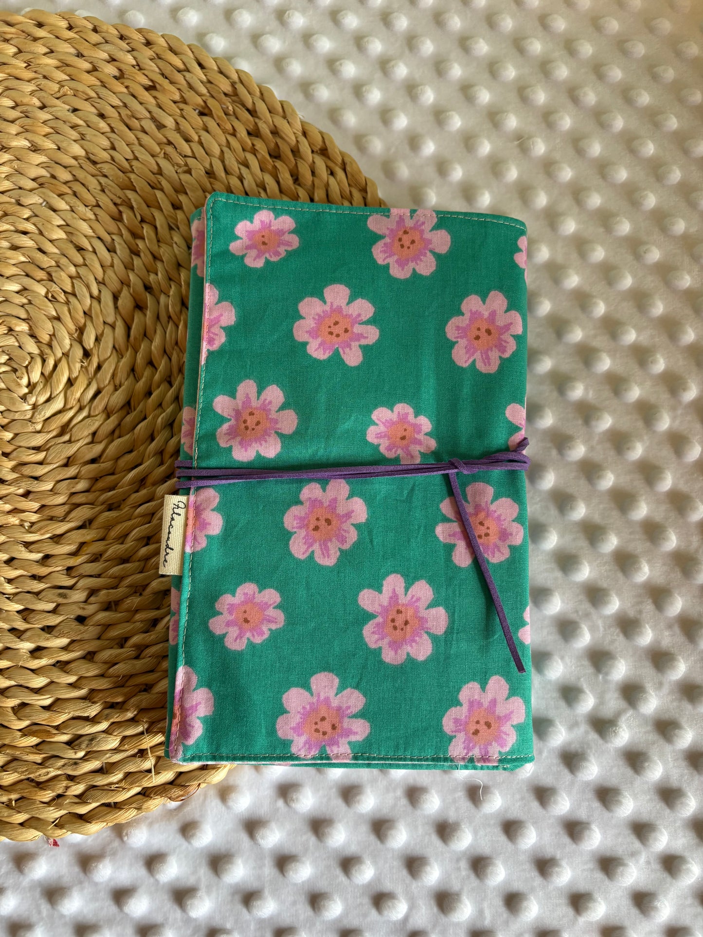 Funda para libros margaritas  - Hecho a mano en Barcelona