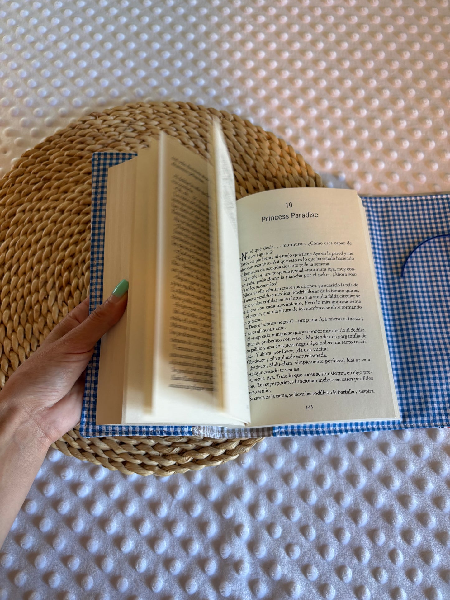 Funda para libros neki azul rojo – Hecha a mano en Barcelona