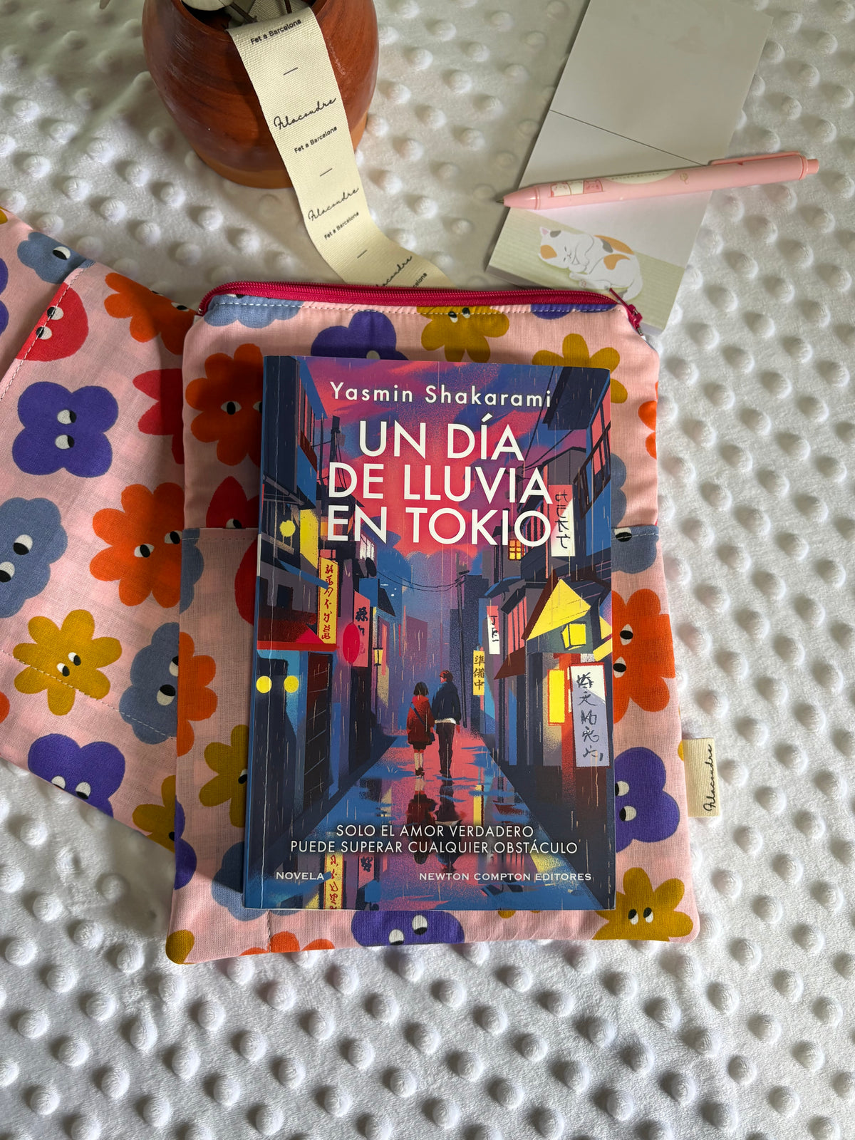 Funda de libro nubes con cremallera | Hecho a mano en Barcelona