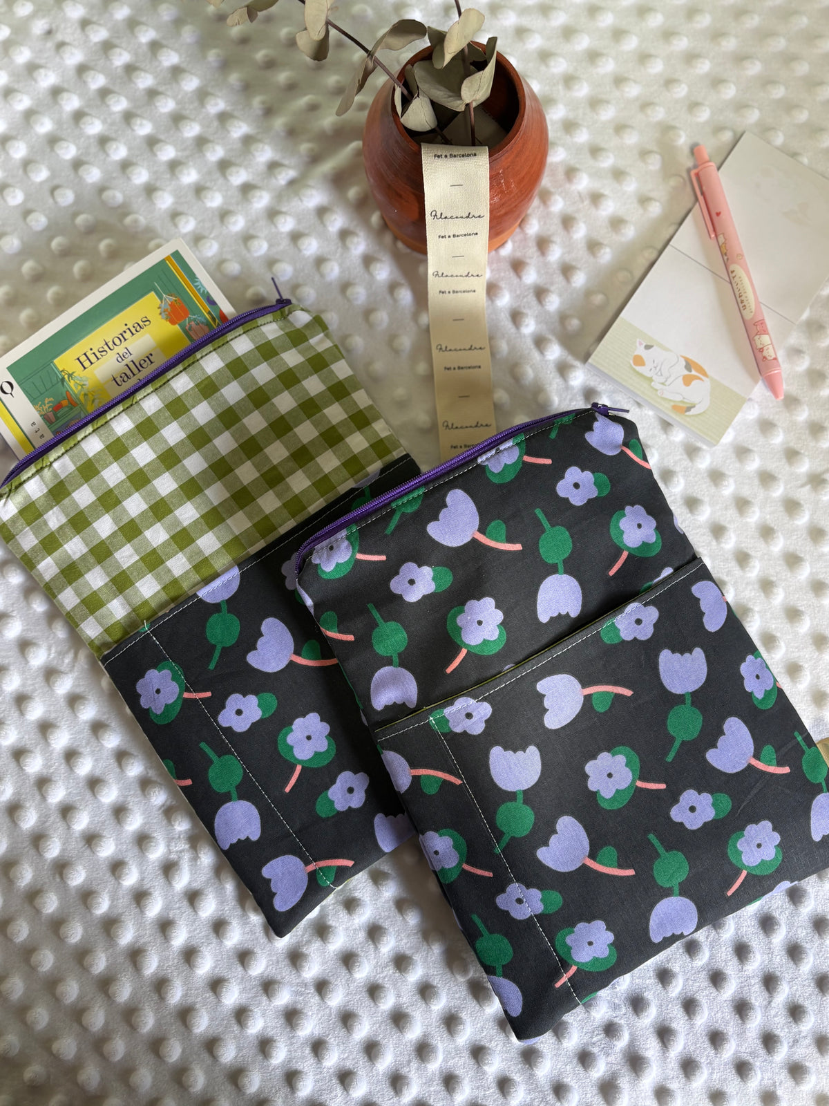 Funda de libro tulipanes con cremallera | Hecho a mano en Barcelona