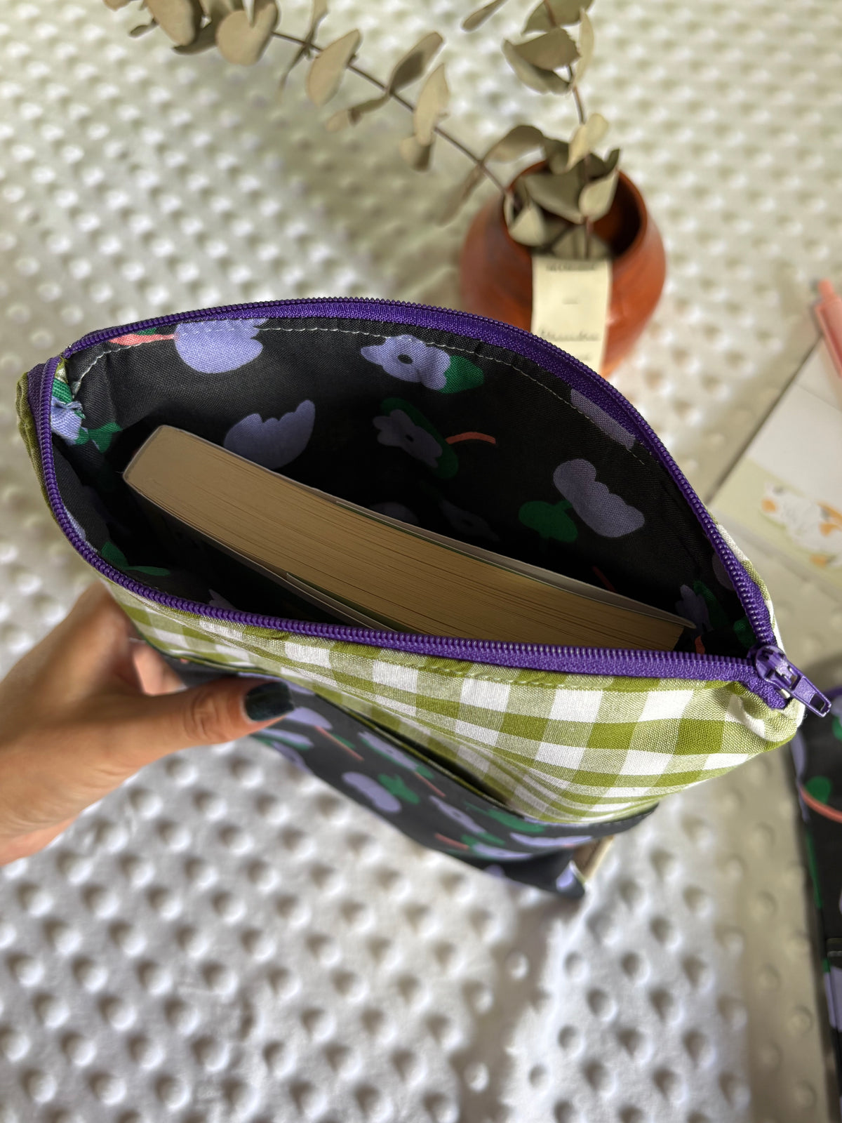 Funda de libro tulipanes con cremallera | Hecho a mano en Barcelona