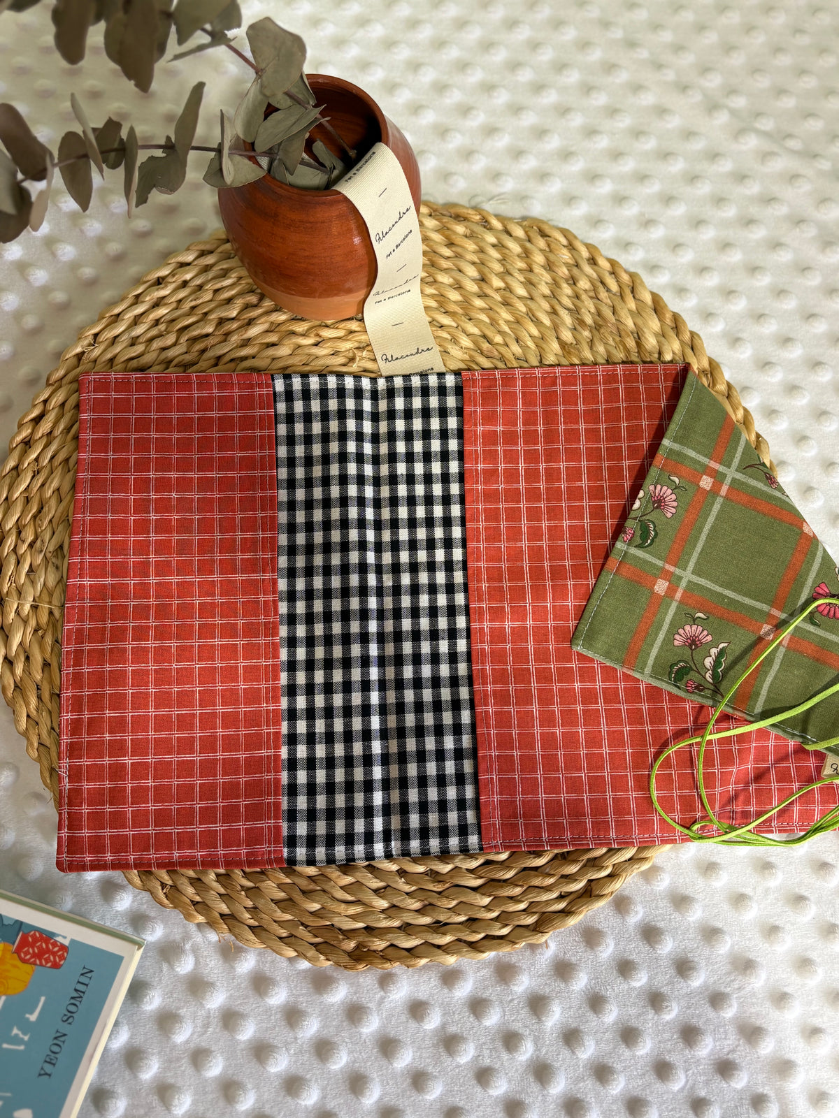 Funda para libros claveles  - Hecho a mano en Barcelona
