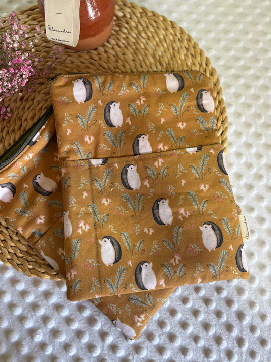 Funda de libro erizo mostaza con cremallera | Hecho a mano en Barcelona