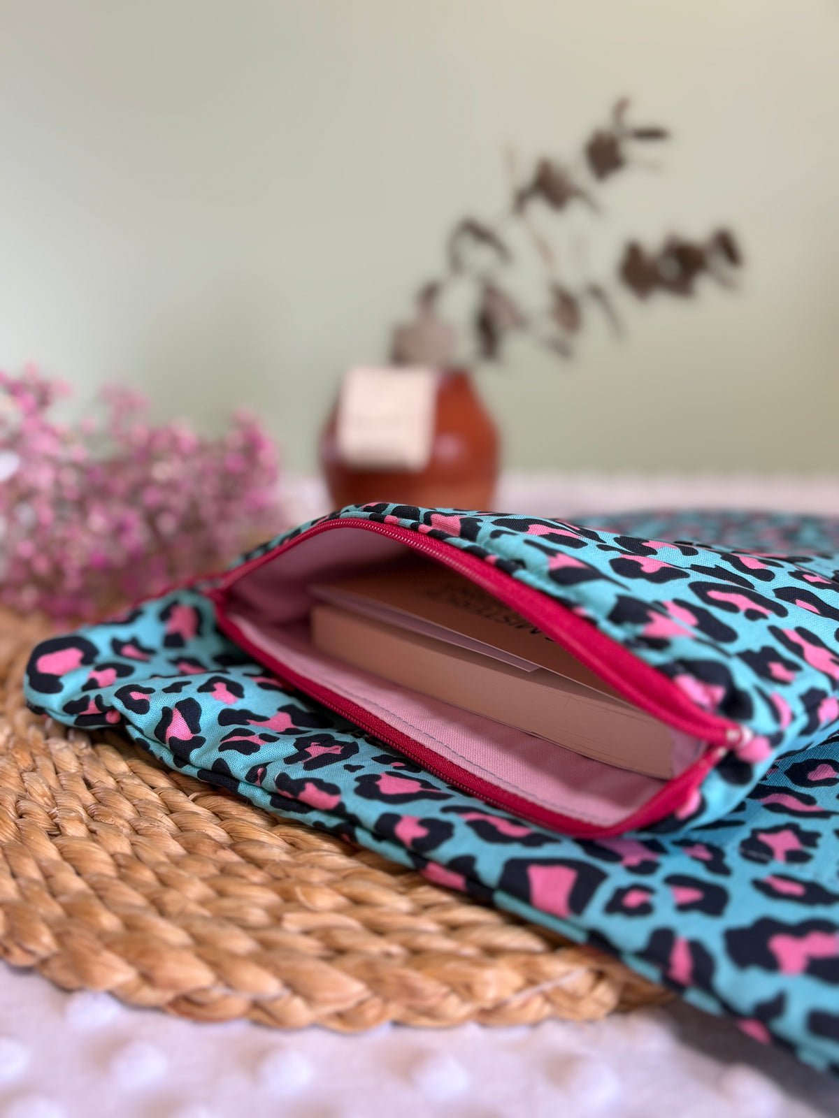Funda de libro animal print con cremallera | Hecho a mano en Barcelona