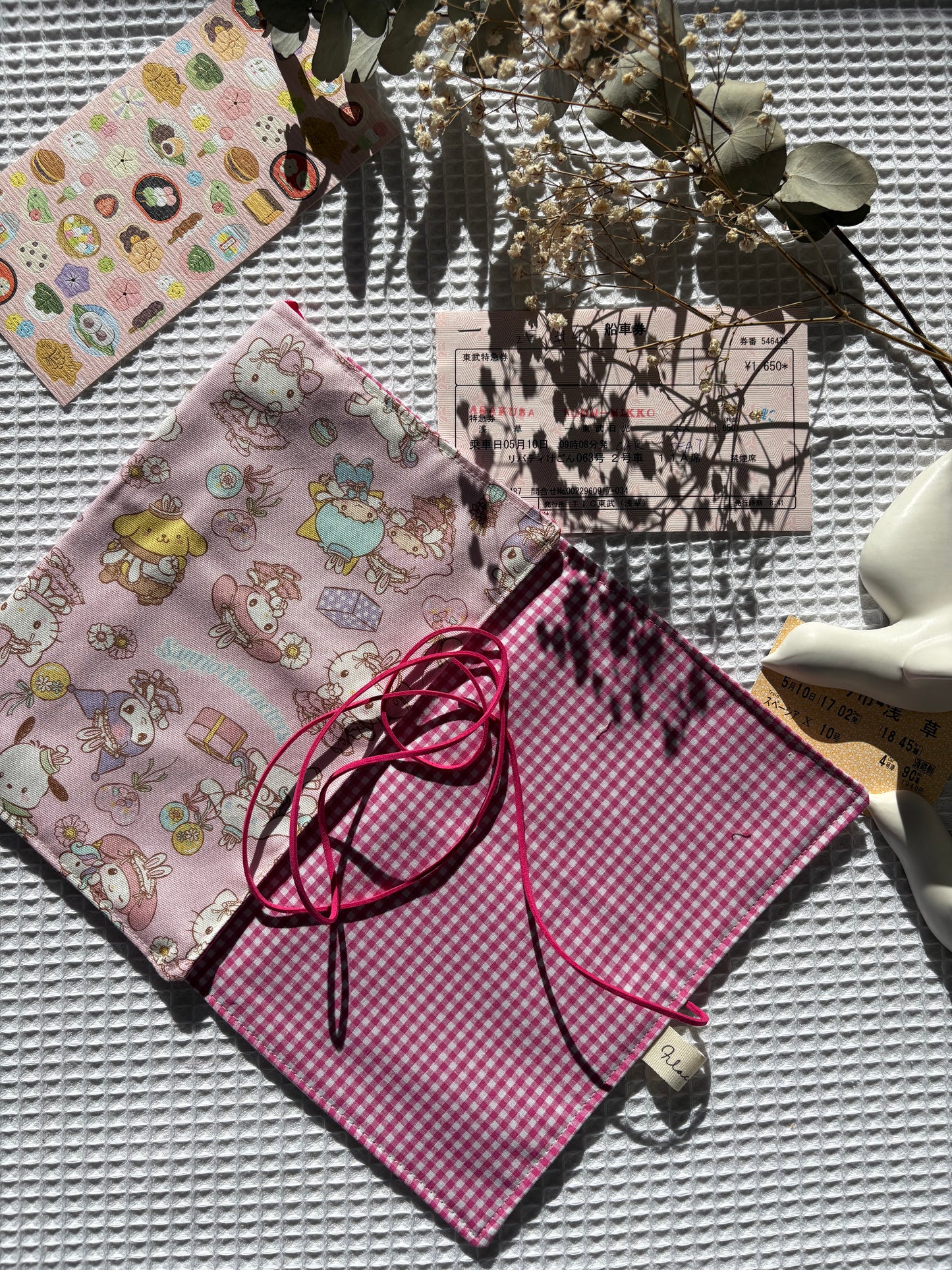 Funda de libro Hello Kitty and friends con Tela Japonesa – Hecha a mano en Barcelona